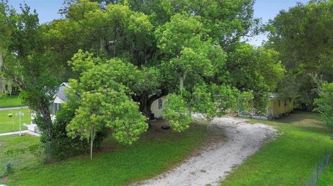 A home in DELAND