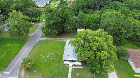 A home in DELAND