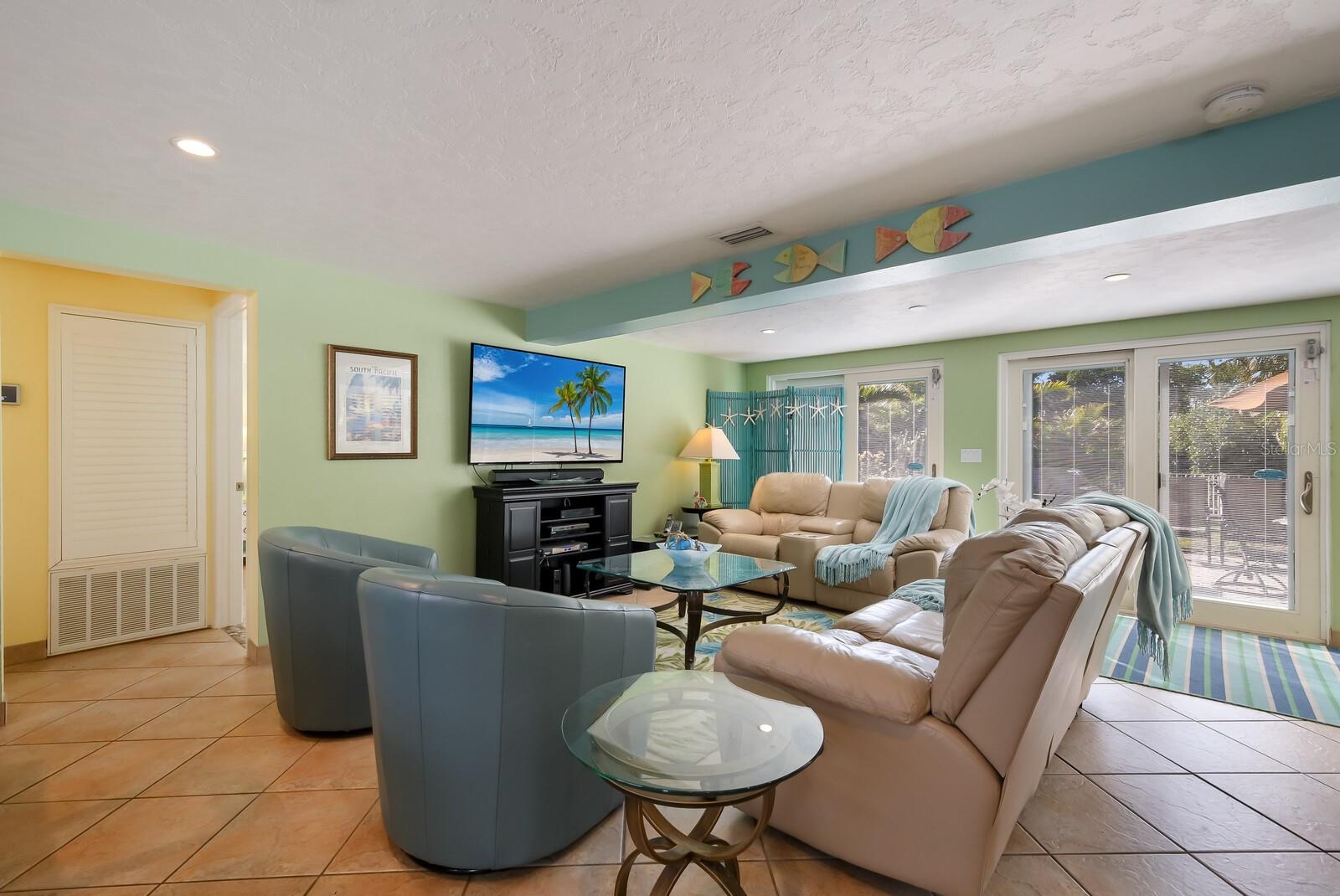 125 CRESCENT DRIVE