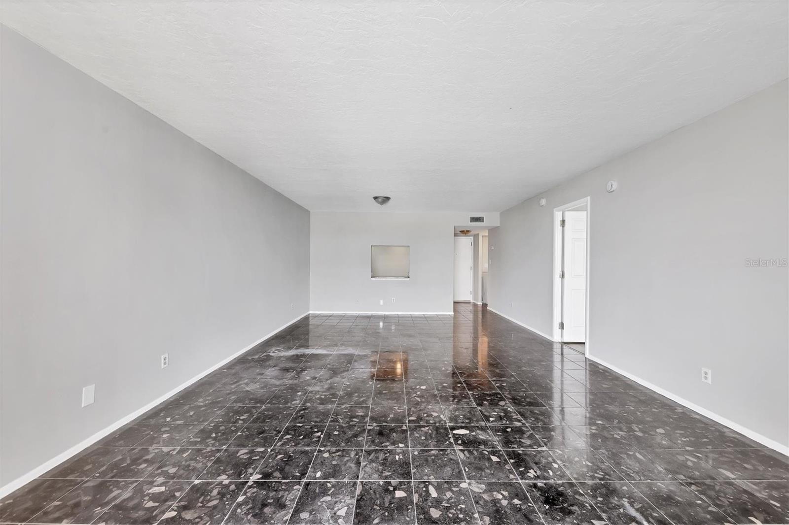 DOLPHIN TOWER - Residential