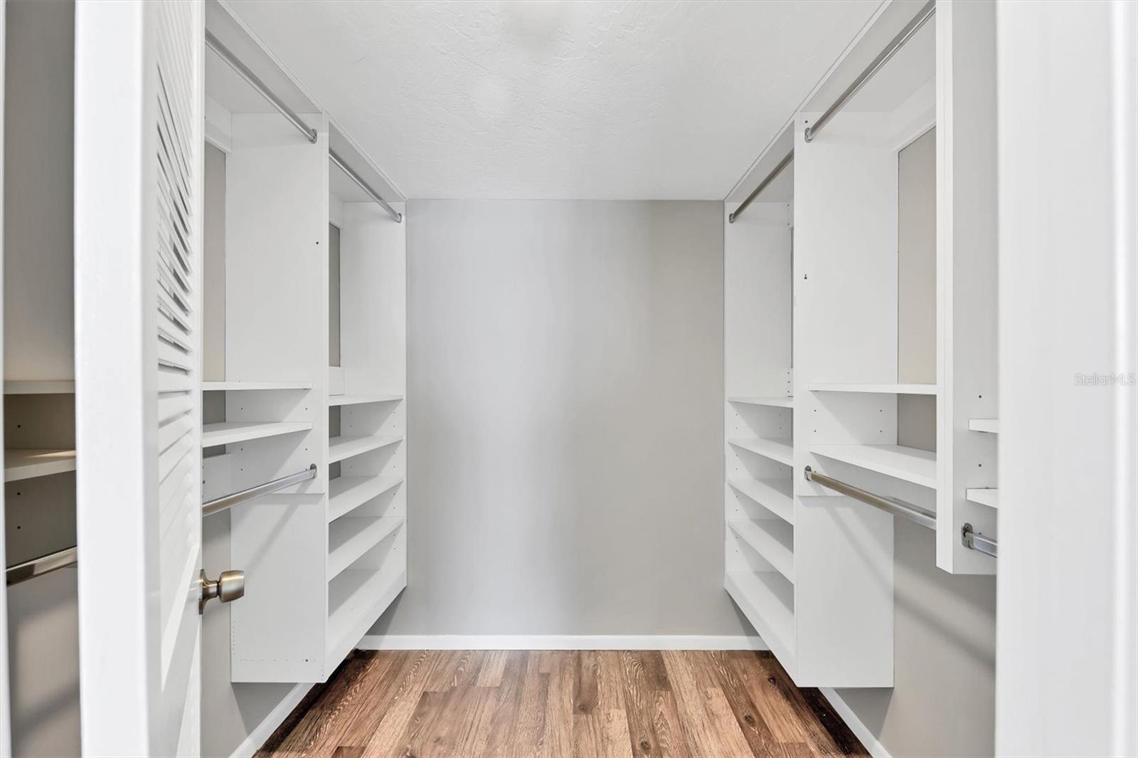 DOLPHIN TOWER - Residential