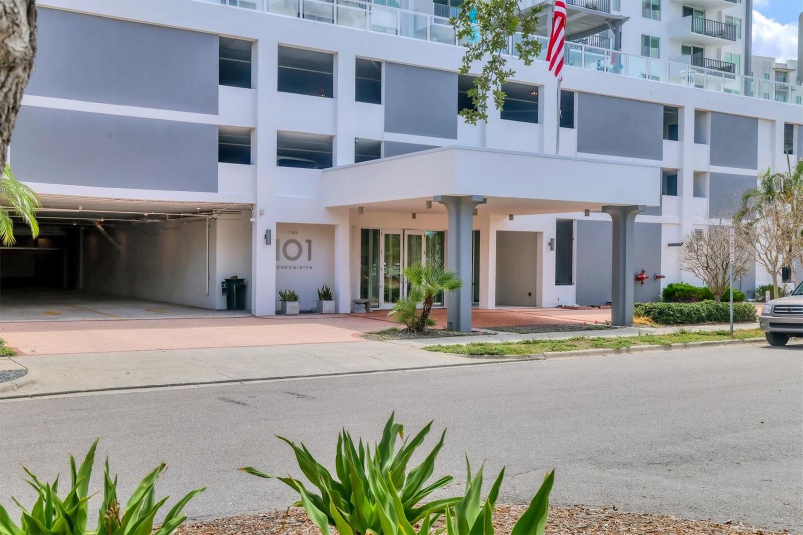 DOLPHIN TOWER - Residential