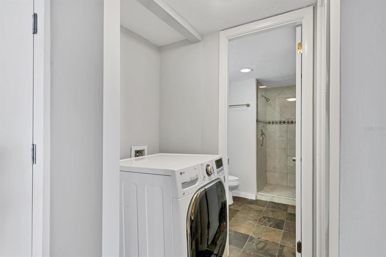 DOLPHIN TOWER - Residential