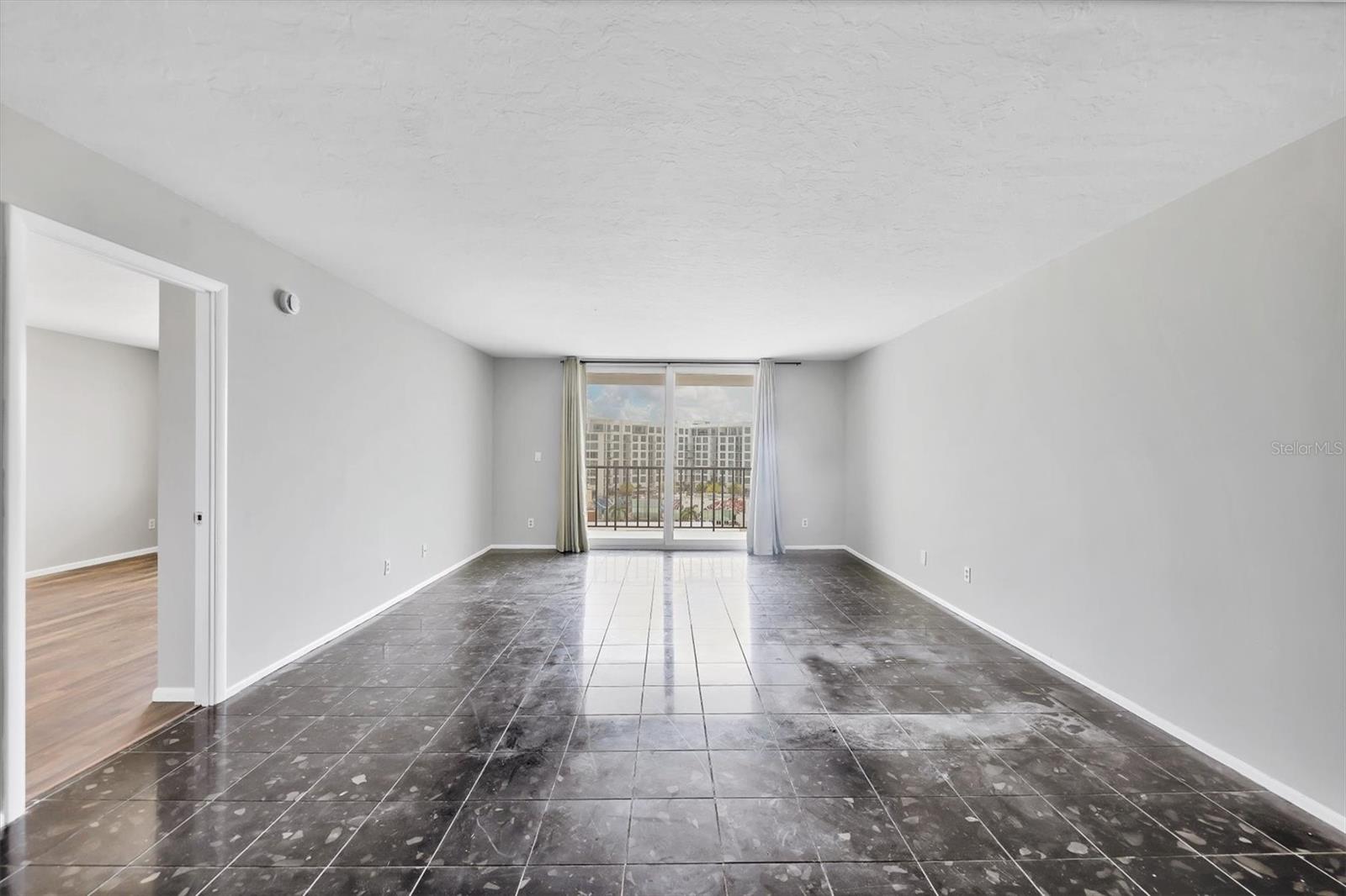 DOLPHIN TOWER - Residential