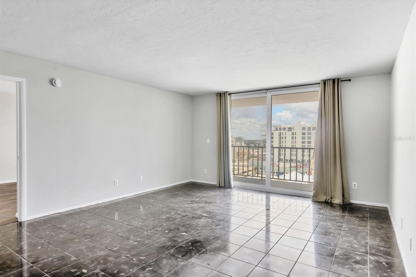 DOLPHIN TOWER - Residential