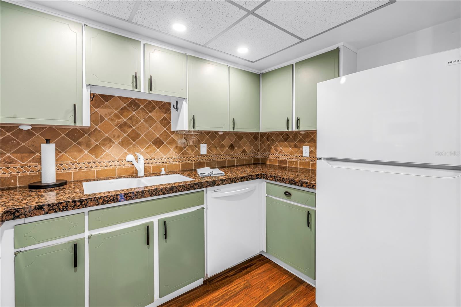 SYLVETTE CONDO - Residential Lease