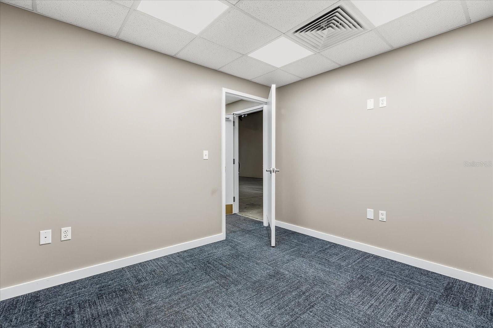 MIDWAY COMMERCE CENTER 1ST ADD - Commercial Lease