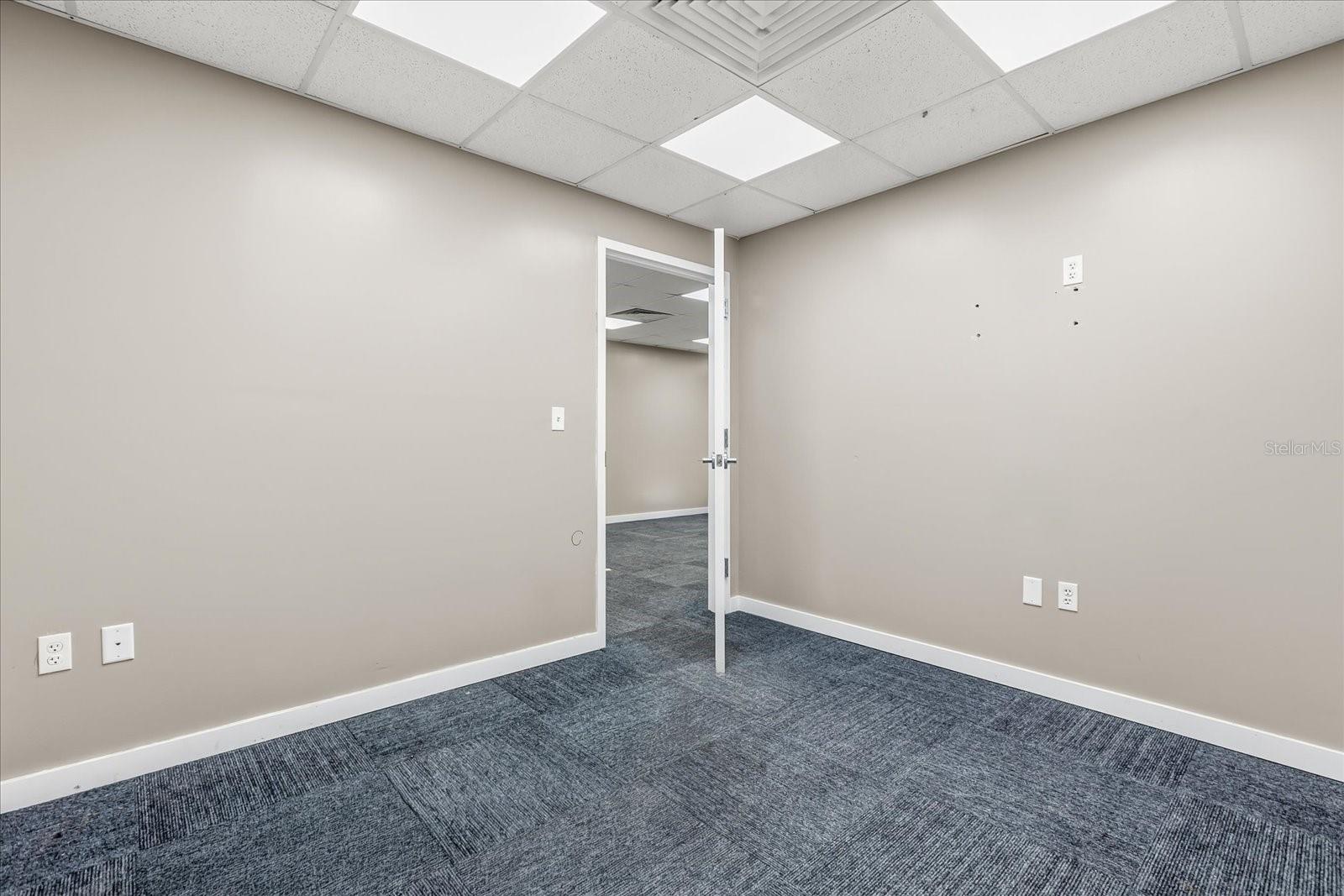 MIDWAY COMMERCE CENTER 1ST ADD - Commercial Lease