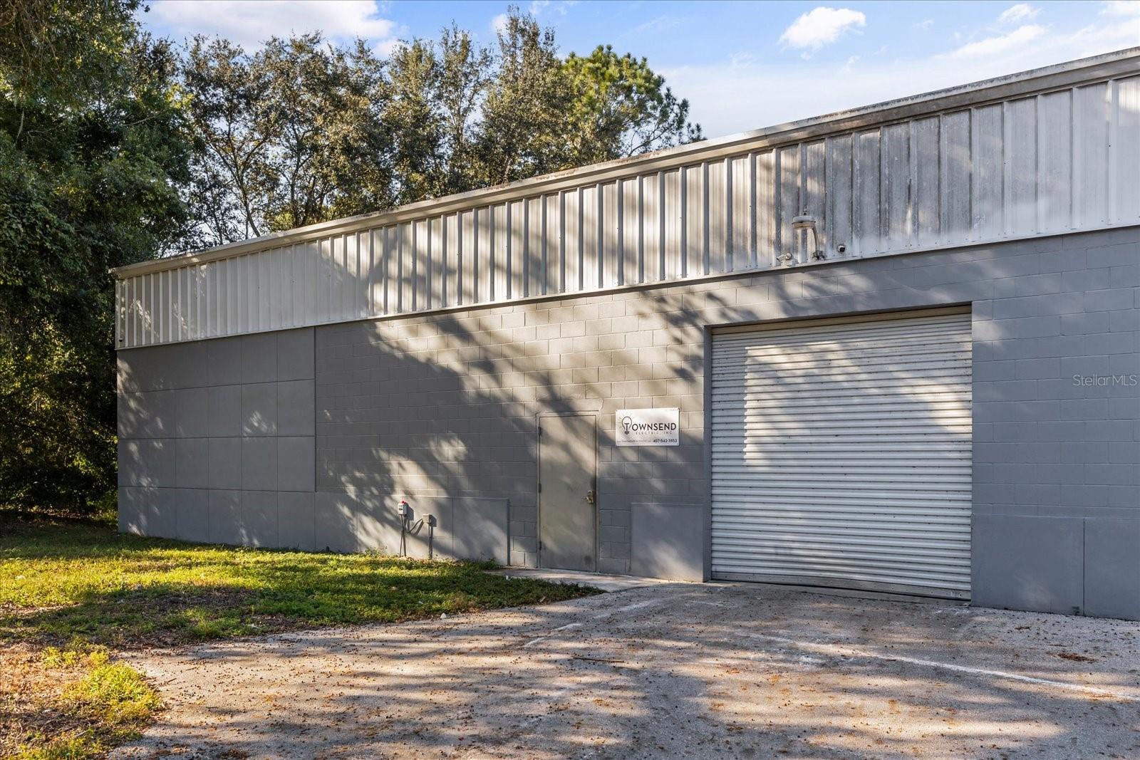 MIDWAY COMMERCE CENTER 1ST ADD - Commercial Lease