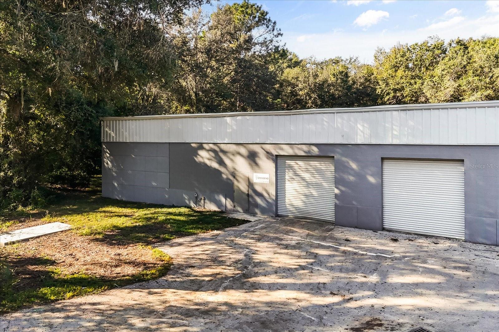 MIDWAY COMMERCE CENTER 1ST ADD - Commercial Lease