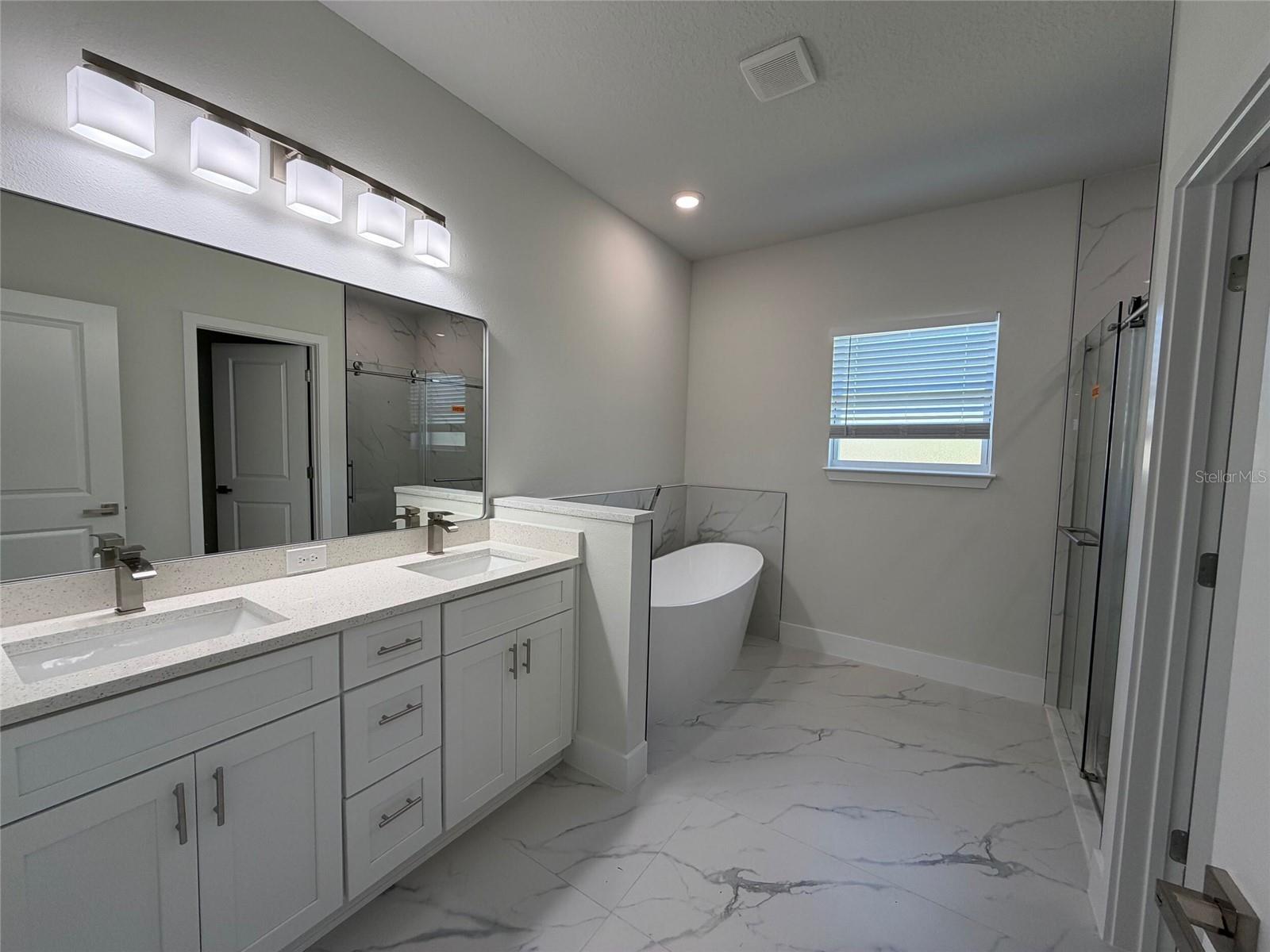 RAINBOW LAKES ESTATES - Residential