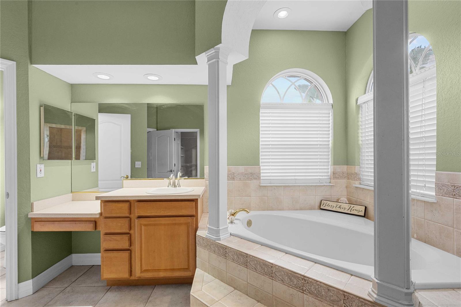 COLONY CLUB ESTATES - Residential