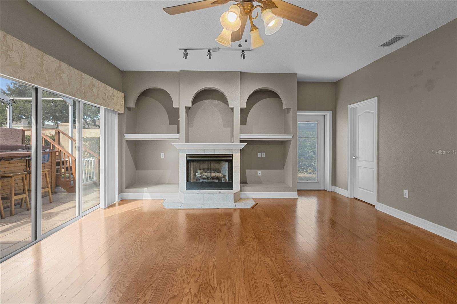 COLONY CLUB ESTATES - Residential