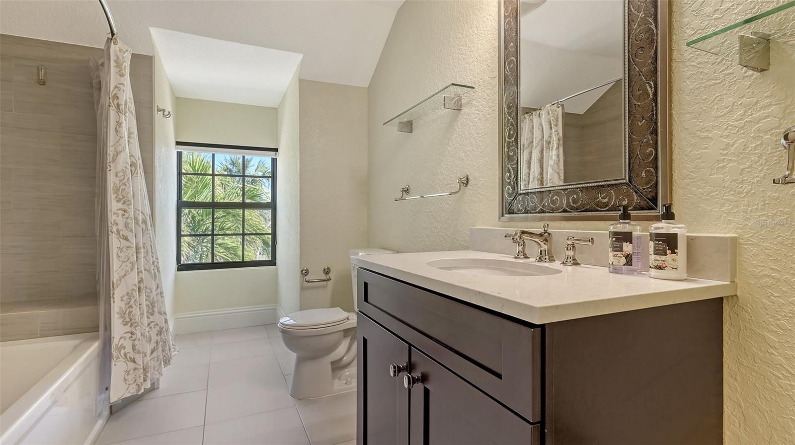 BAY ISLES - Residential