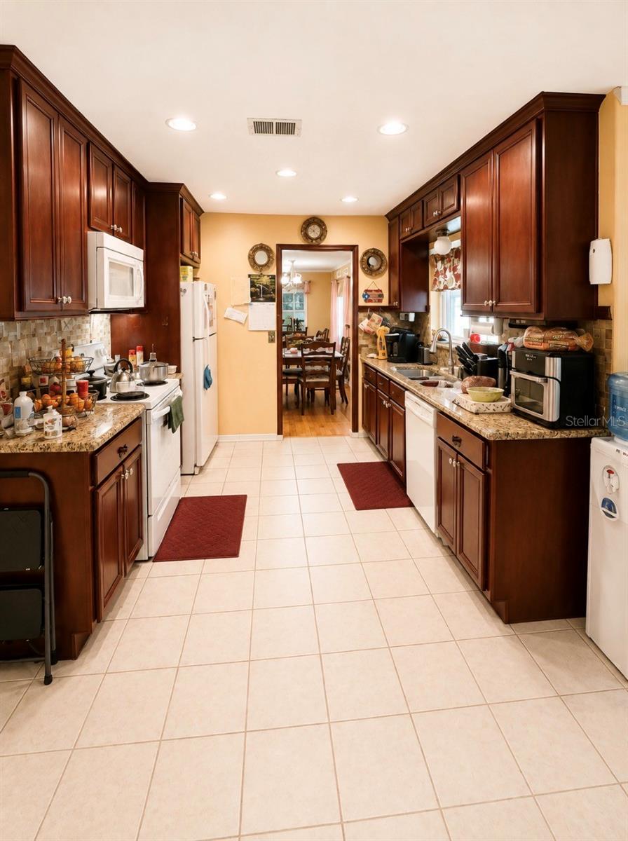 1012 FOREST CIRCLE