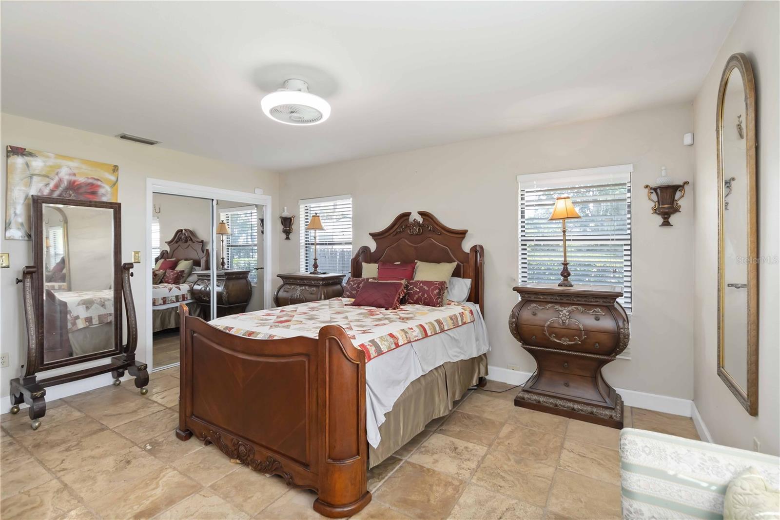 DORA MANOR - Residential