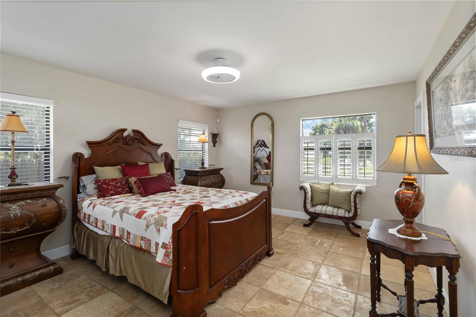 DORA MANOR - Residential