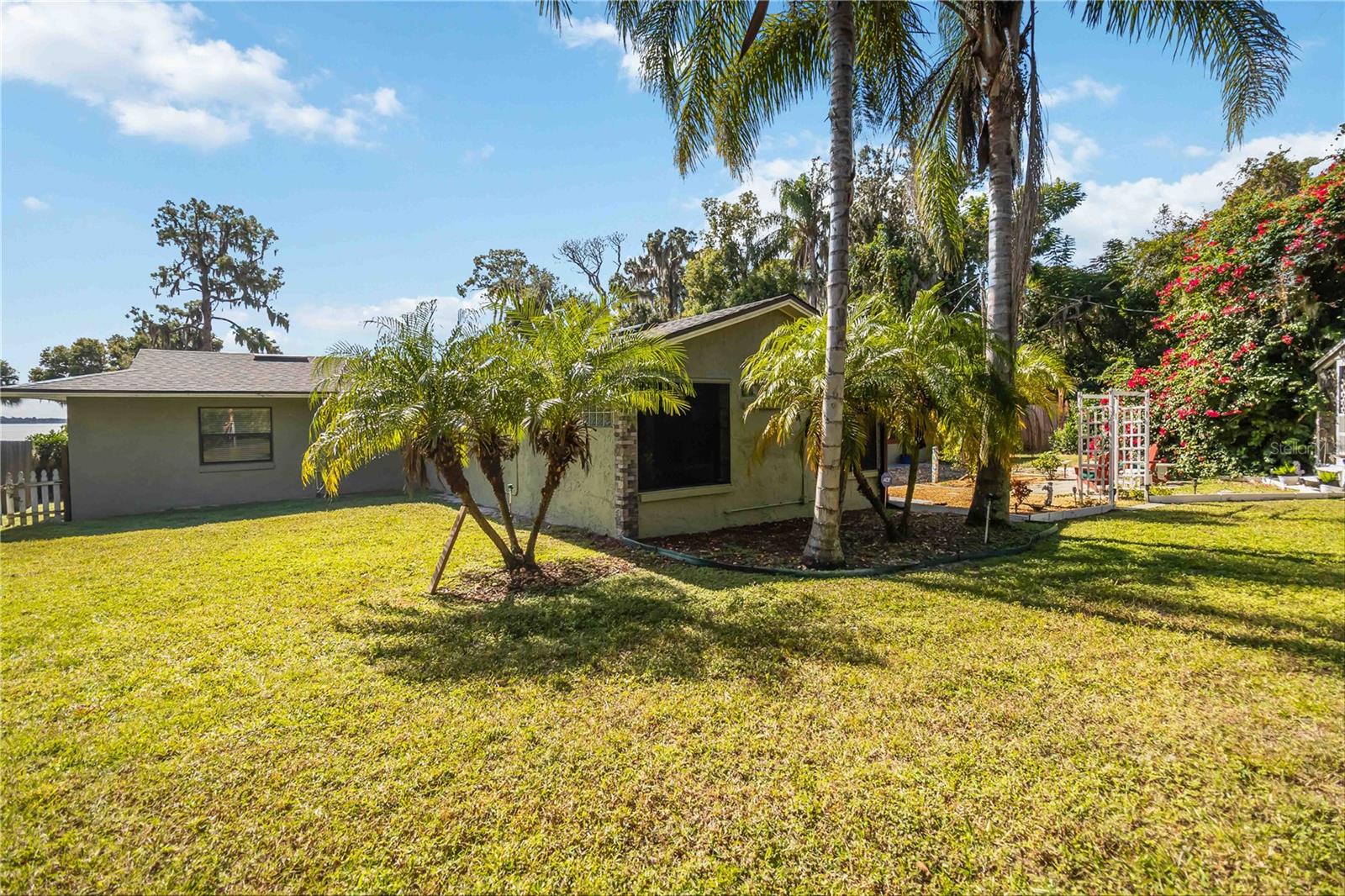 DORA MANOR - Residential