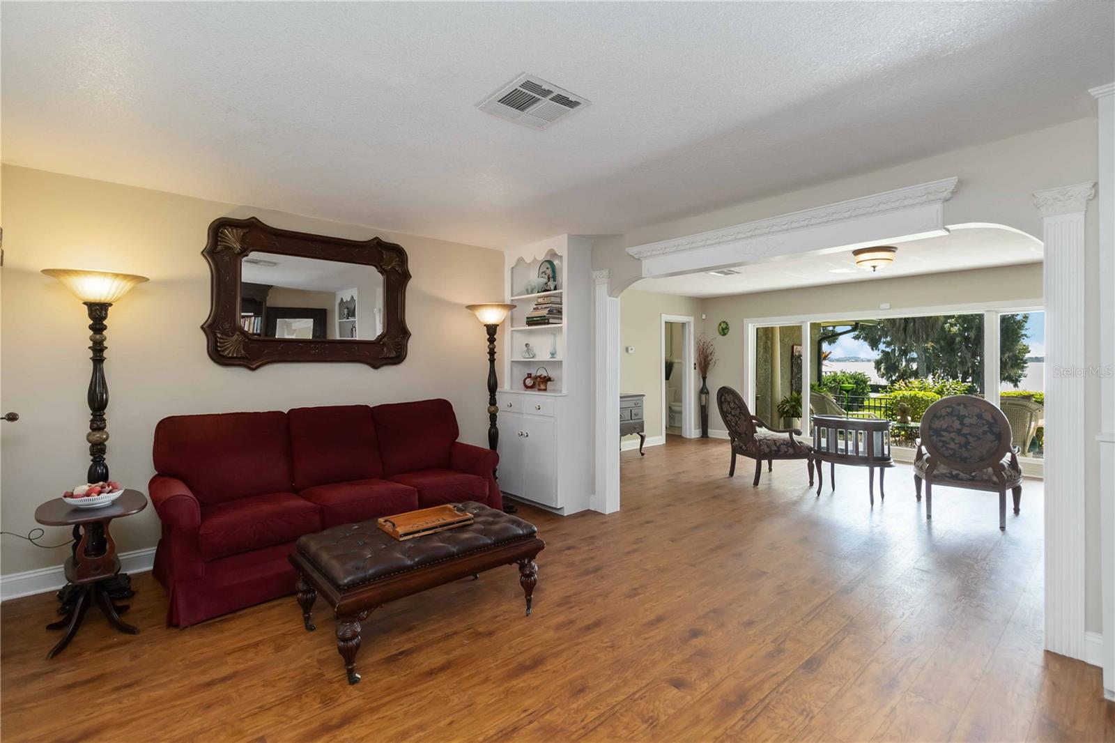 DORA MANOR - Residential