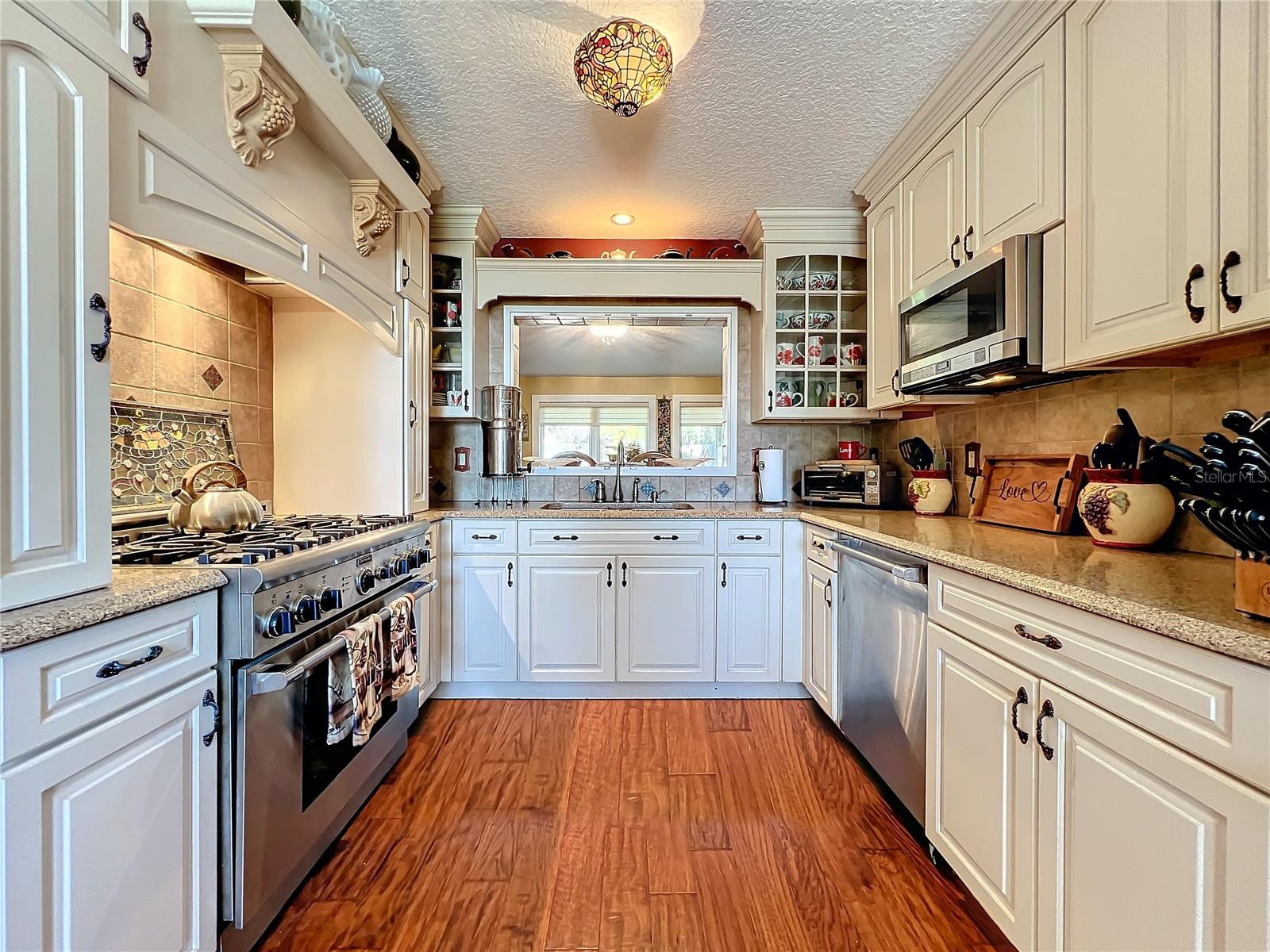 DORA MANOR - Residential