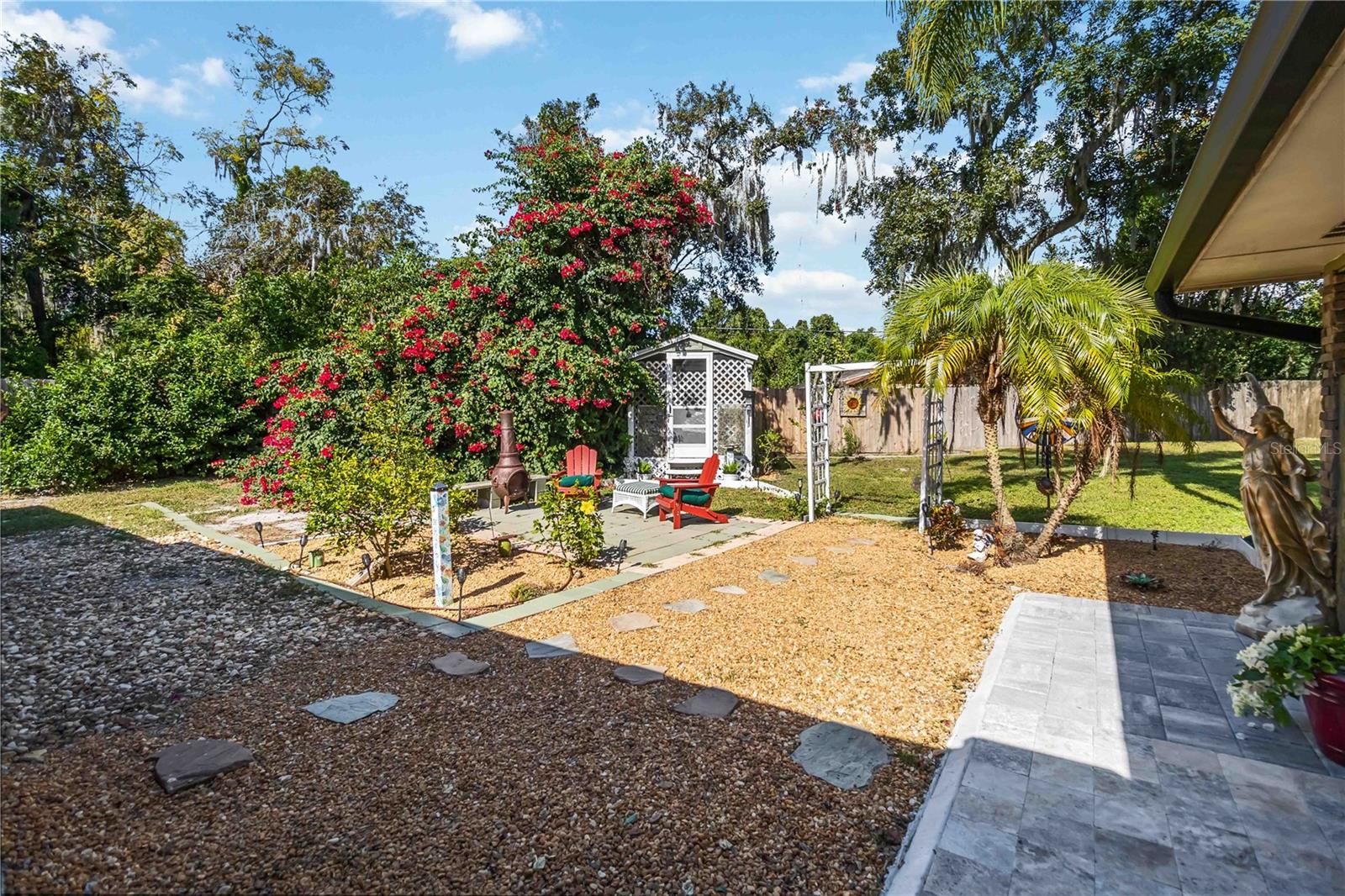 DORA MANOR - Residential