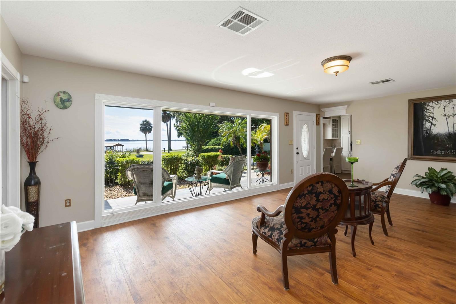 DORA MANOR - Residential