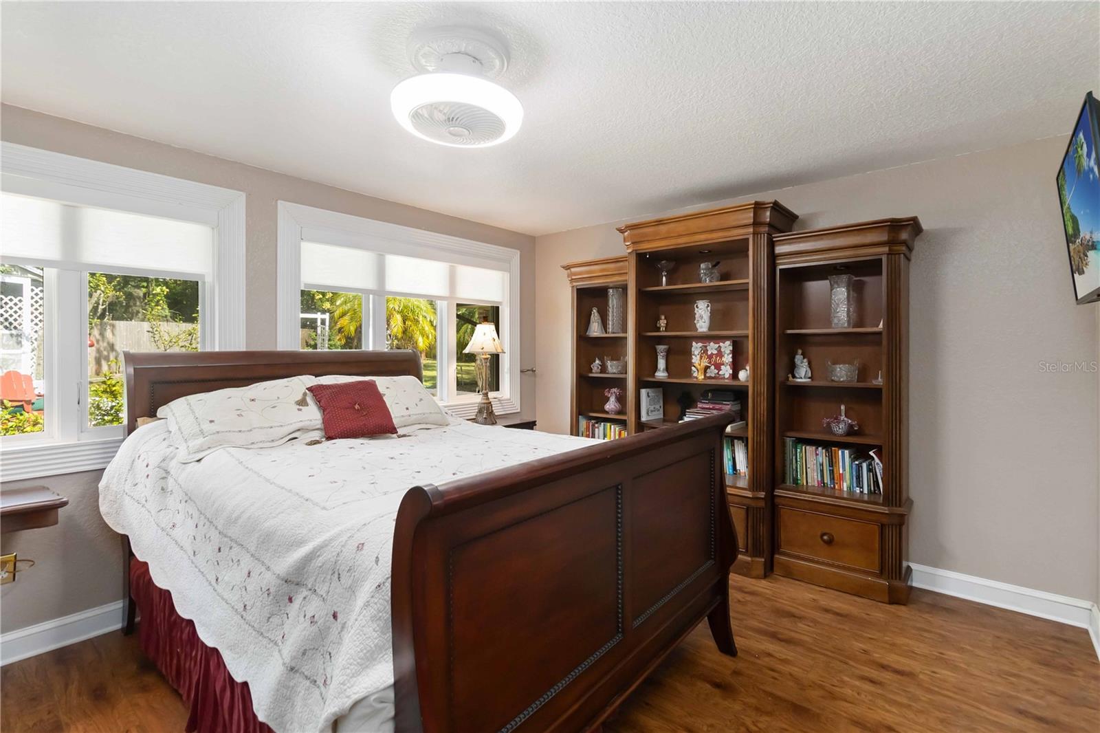 DORA MANOR - Residential