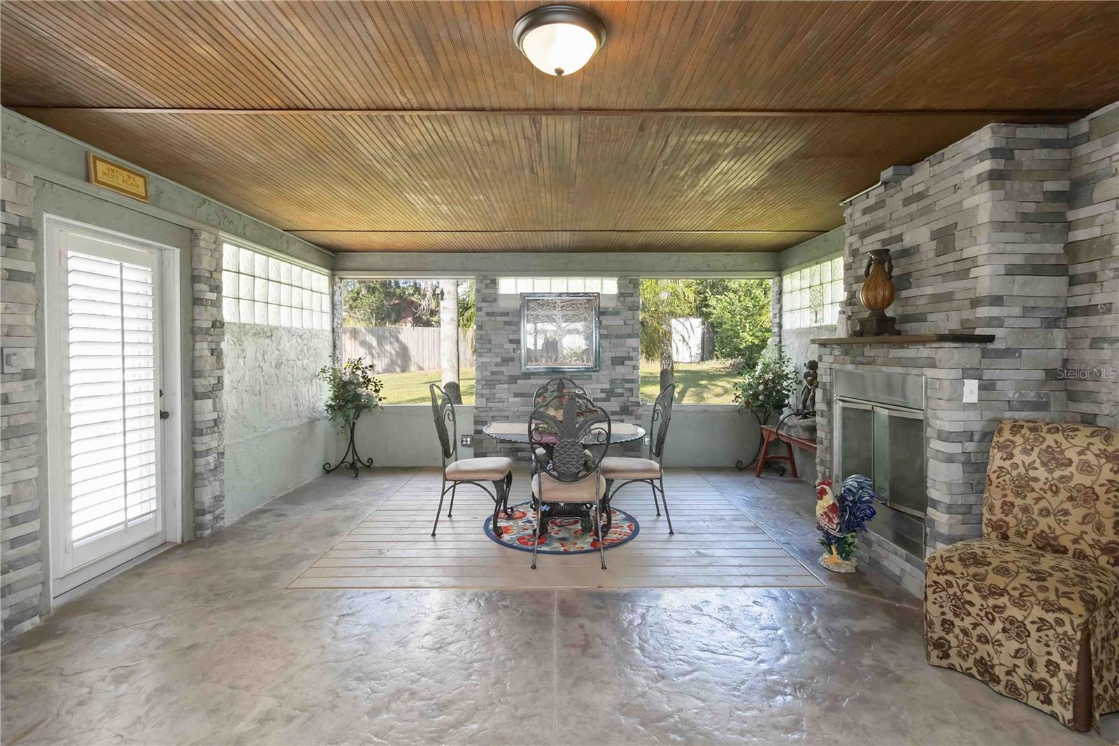 DORA MANOR - Residential