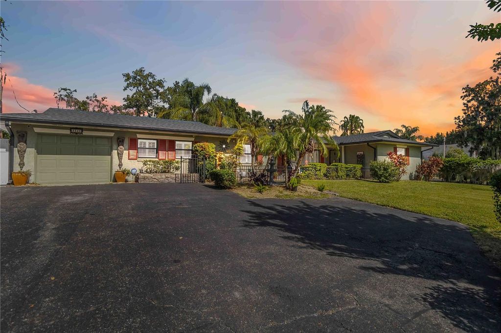 Photo of 2349 Lakeshore Drive, Mount Dora, FL 32757 (MLS # O6359574)