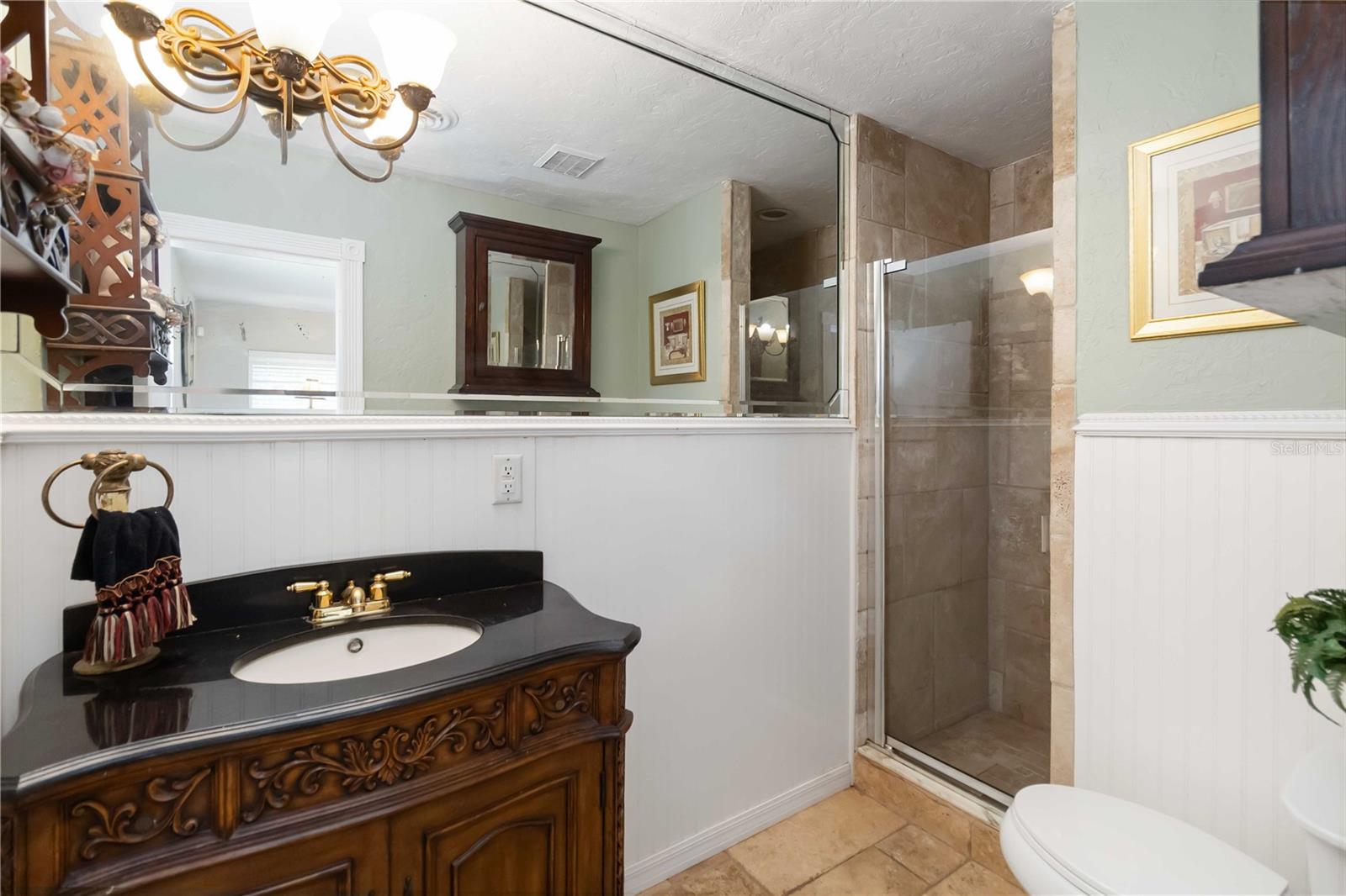 DORA MANOR - Residential