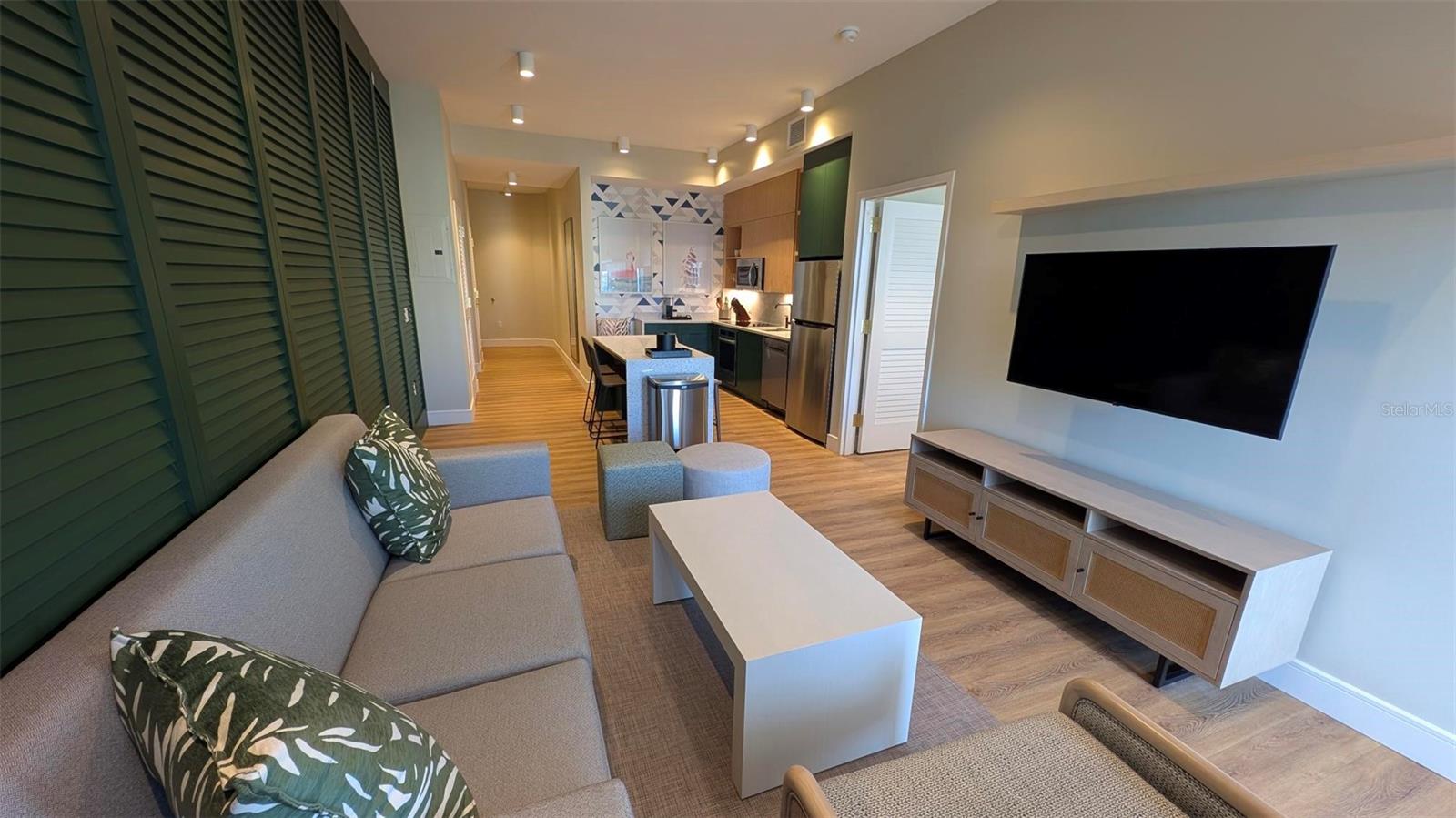 SUNSET WALK HOTEL CONDO PH 2-5 - Residential