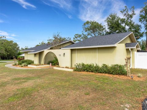 A home in LAKELAND