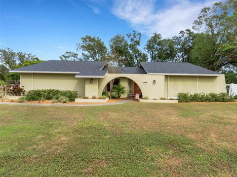 A home in LAKELAND