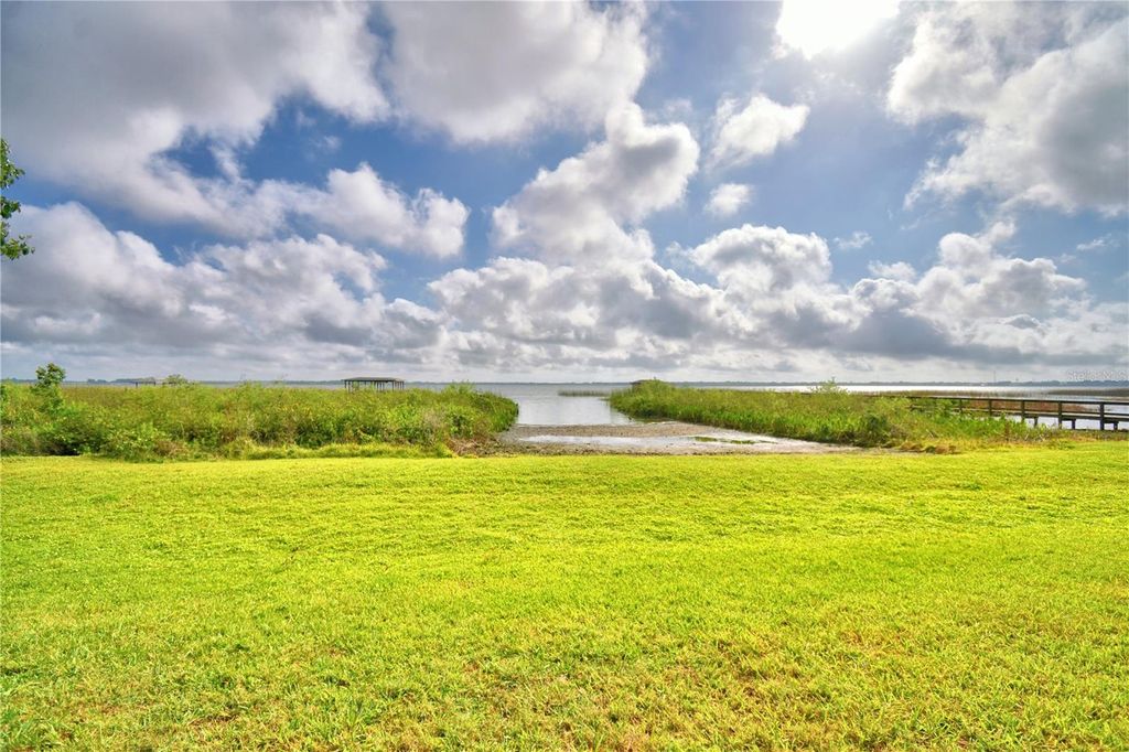 Photo of 329 Hamilton Shores Drive NE, Winter Haven, FL 33881 (MLS # P4934289)