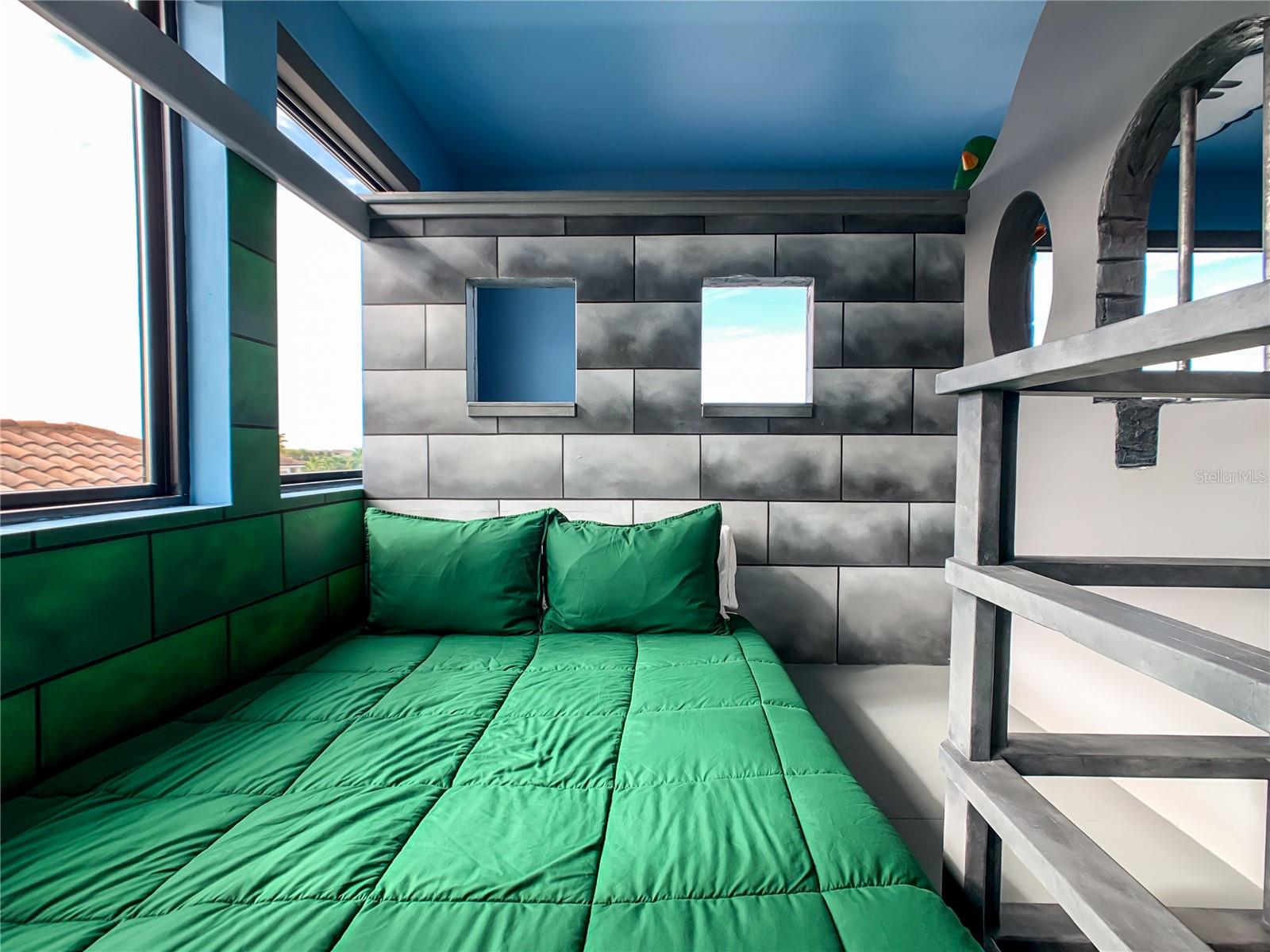 REUNION WEST VLGS NORTH - Residential