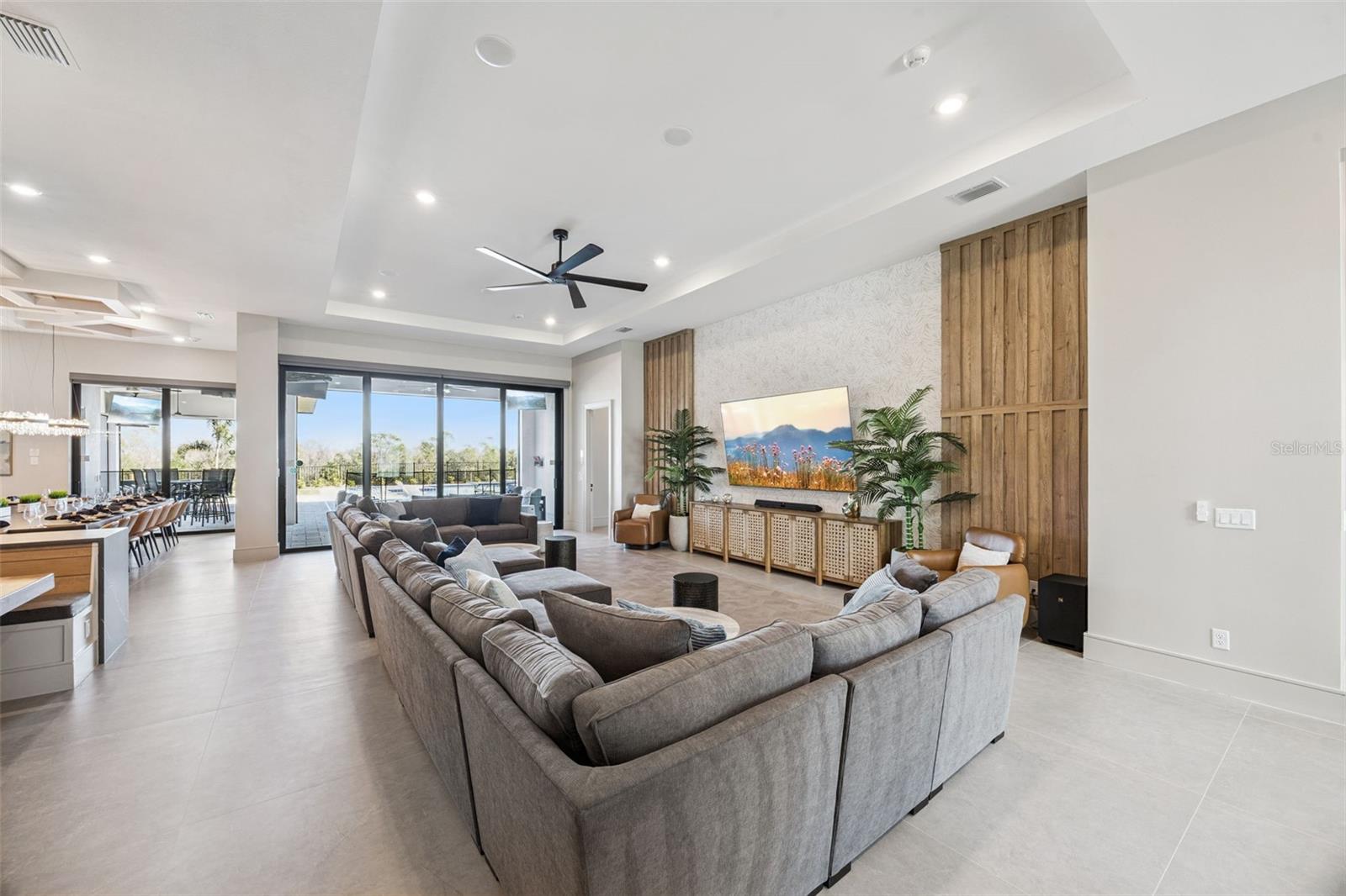 REUNION WEST VLGS NORTH - Residential