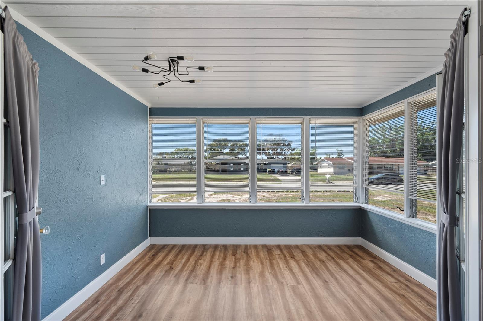 ARIANA HILLS - Residential