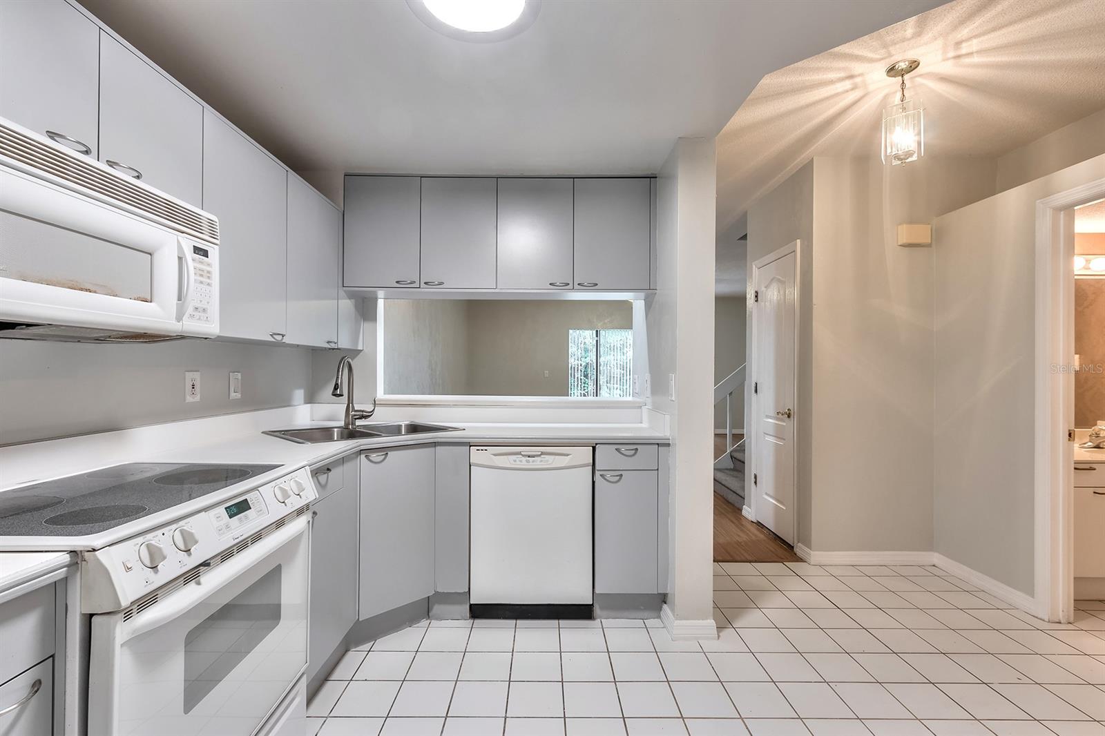 Sunset Pines Twnhms - Residential