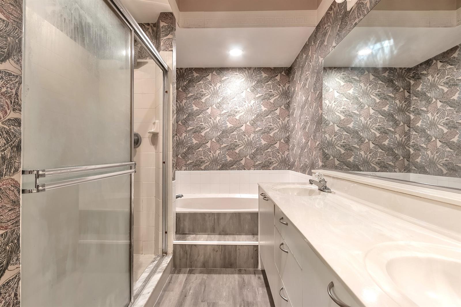 Sunset Pines Twnhms - Residential