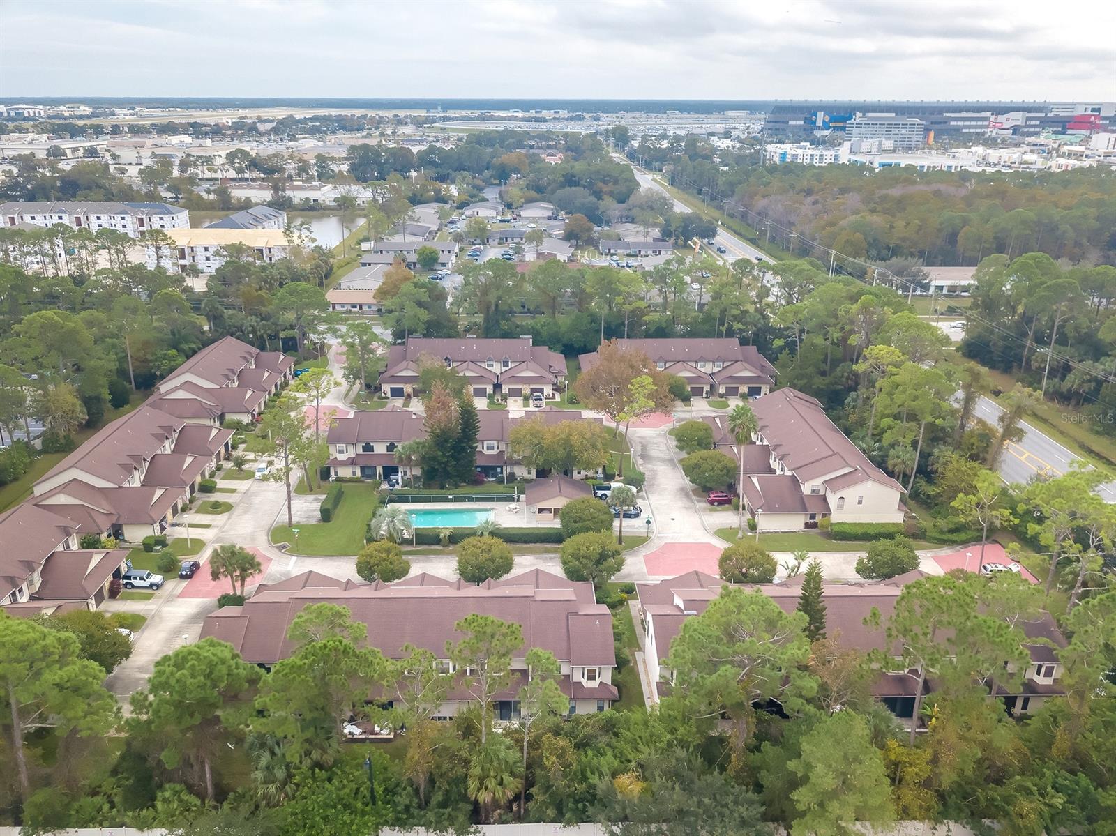 Sunset Pines Twnhms - Residential