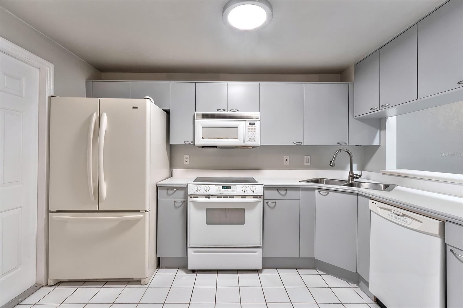 Sunset Pines Twnhms - Residential