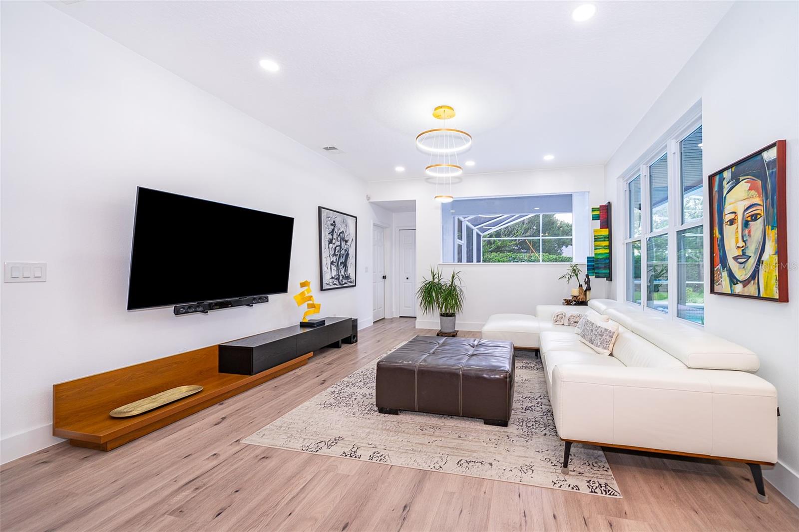 SUNSET LAKES - Residential