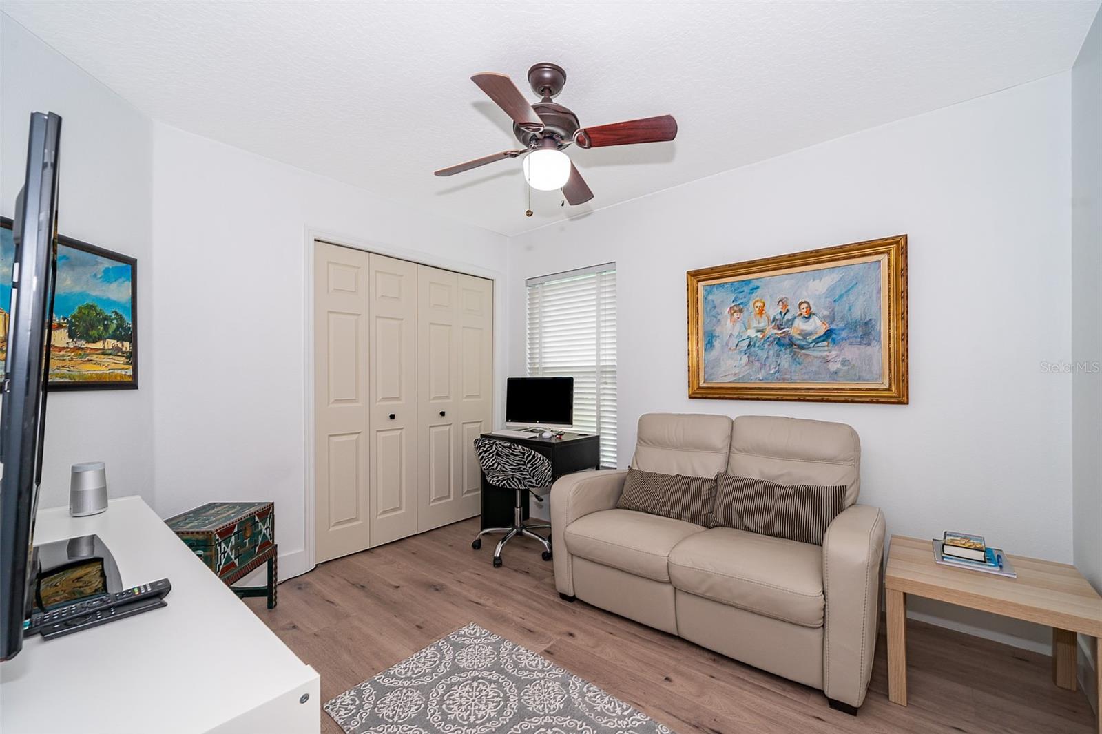 SUNSET LAKES - Residential