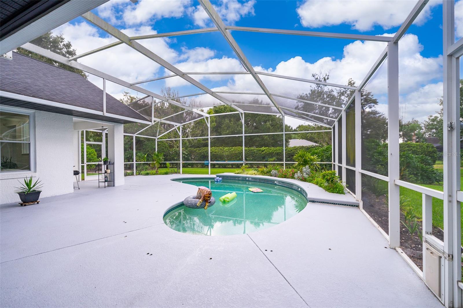 SUNSET LAKES - Residential