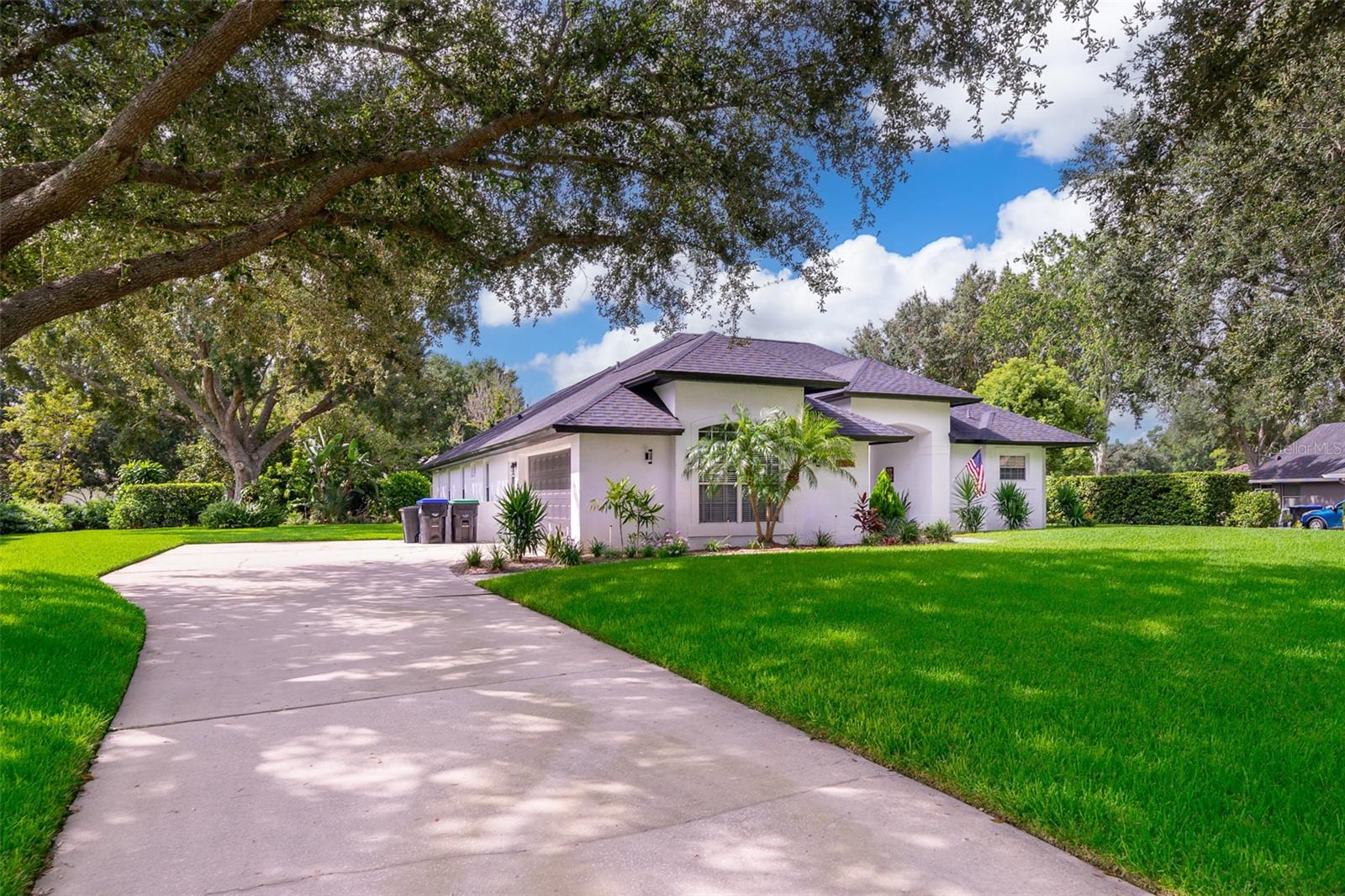 SUNSET LAKES - Residential