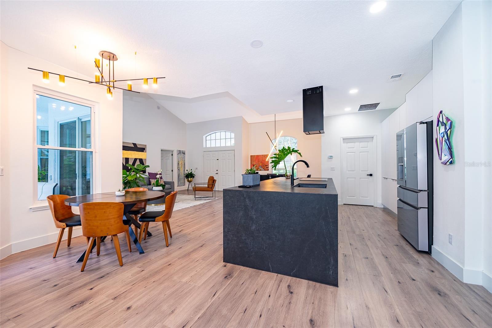 SUNSET LAKES - Residential