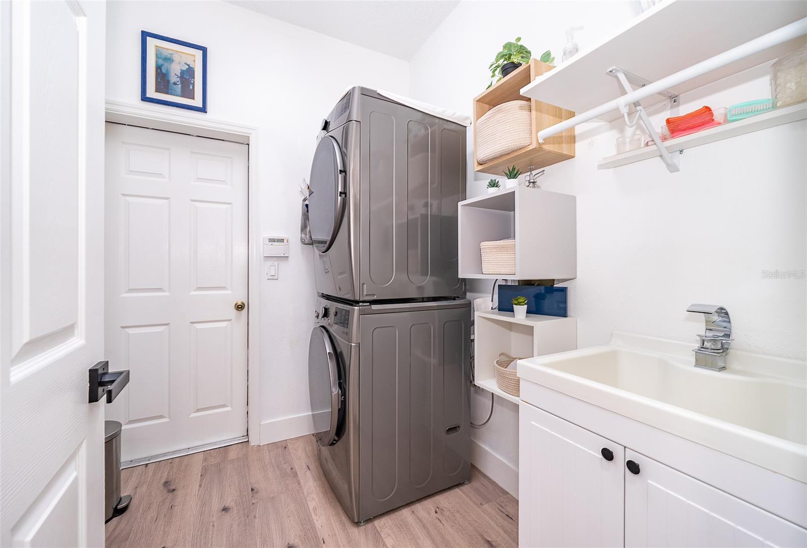 SUNSET LAKES - Residential