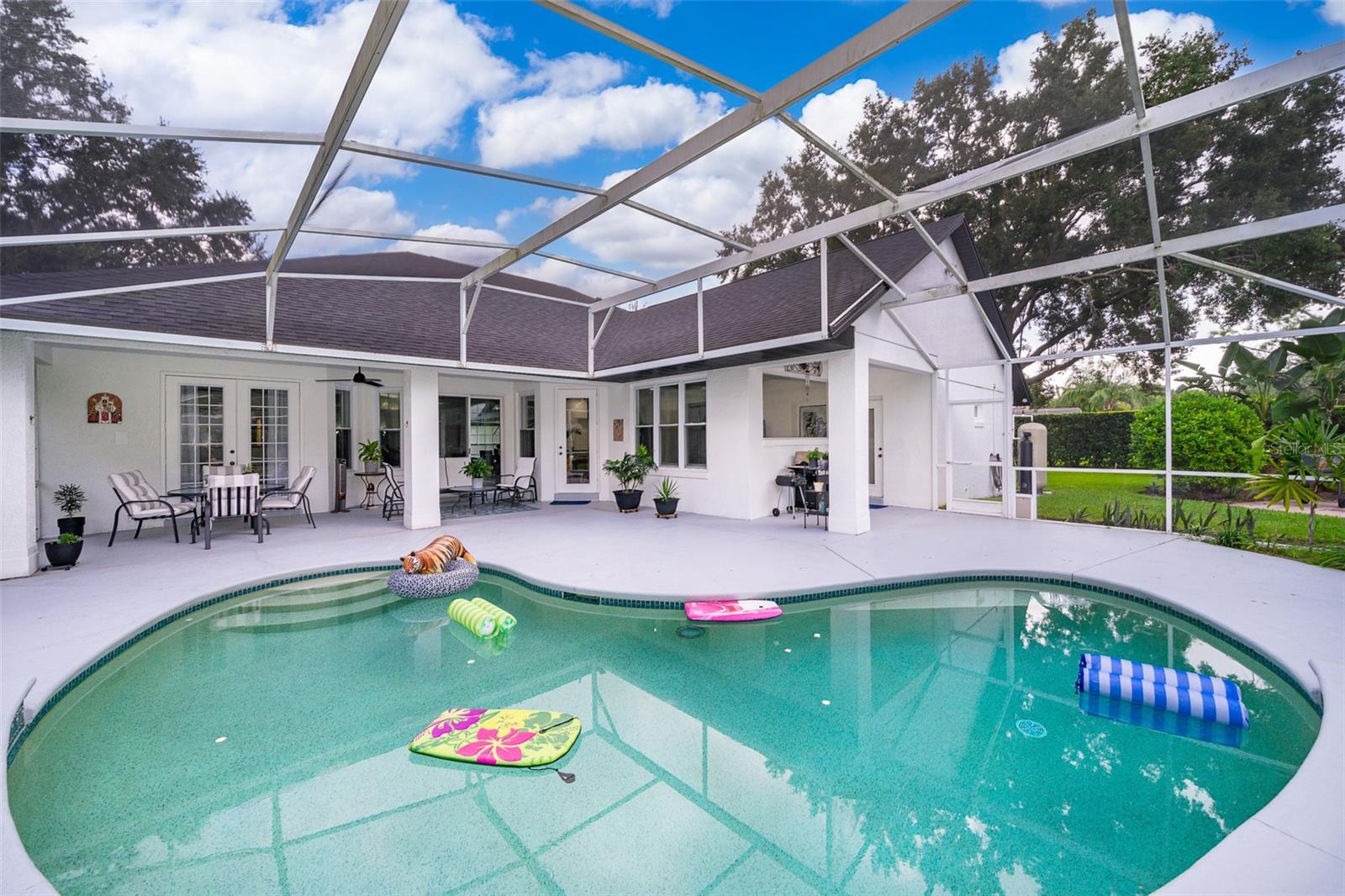 SUNSET LAKES - Residential