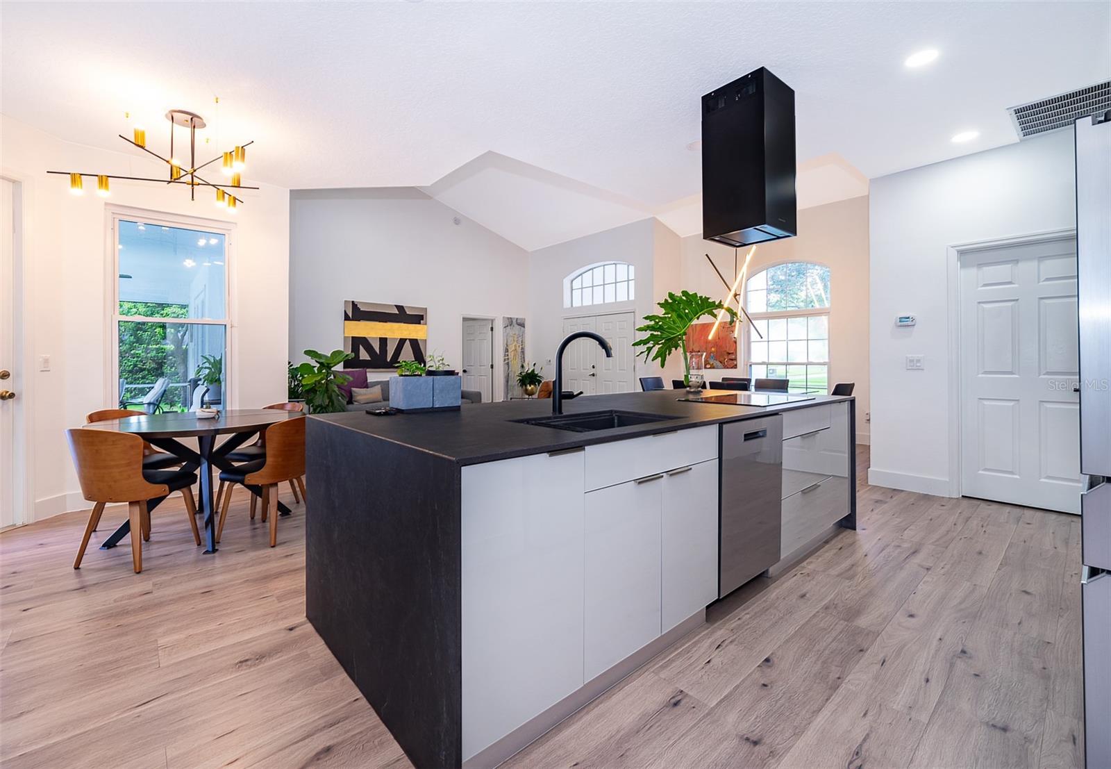 SUNSET LAKES - Residential