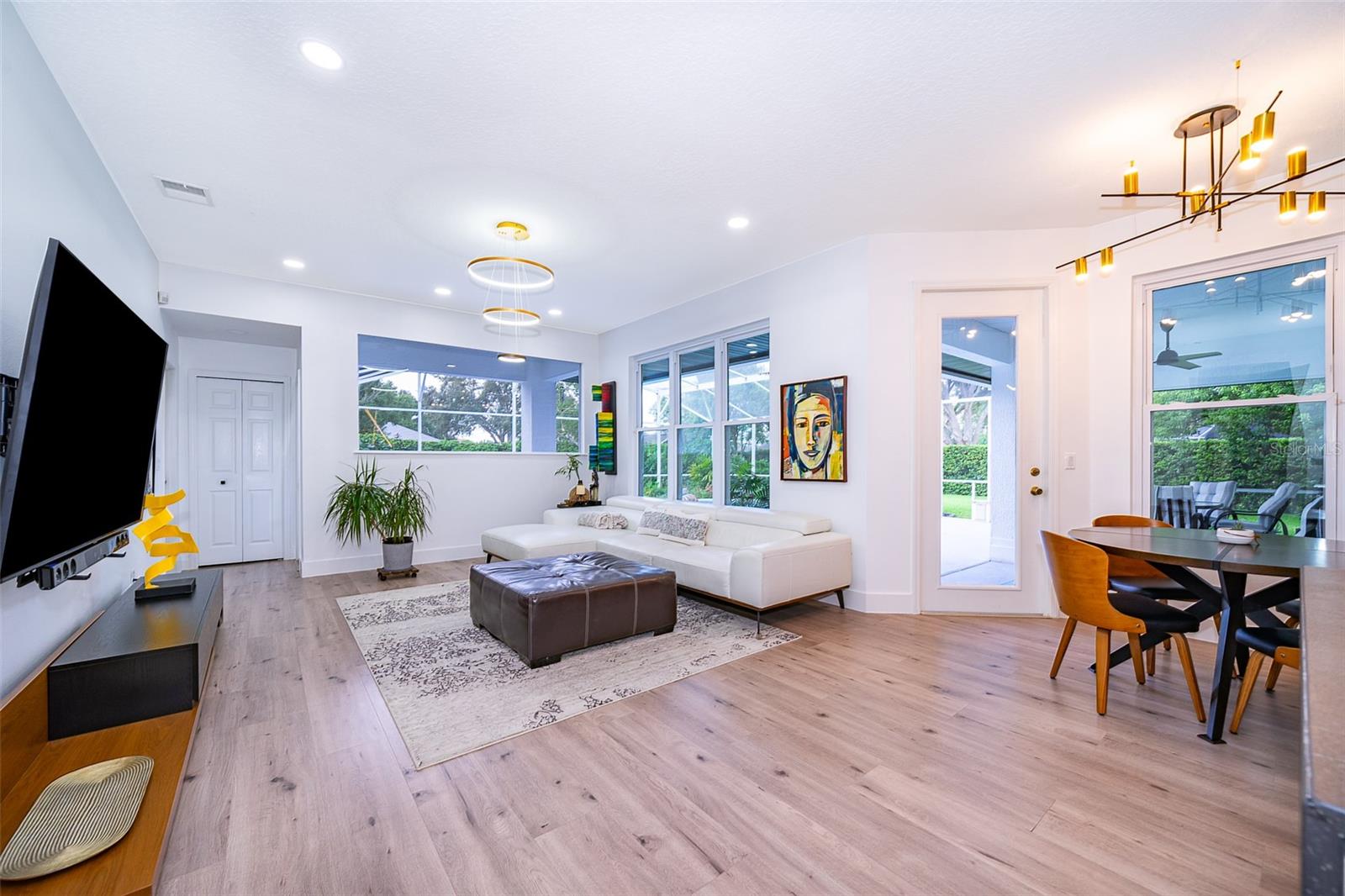 SUNSET LAKES - Residential